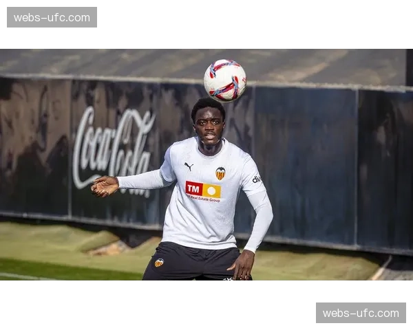 瓦伦西亚多名后卫伤停，防线面临重组挑战