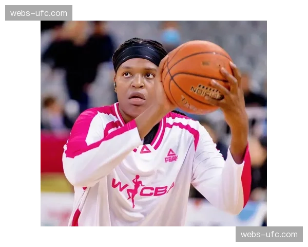 邱彪谈新外援琼斯：防守价值显著，有望成为冲击季后赛关键拼图