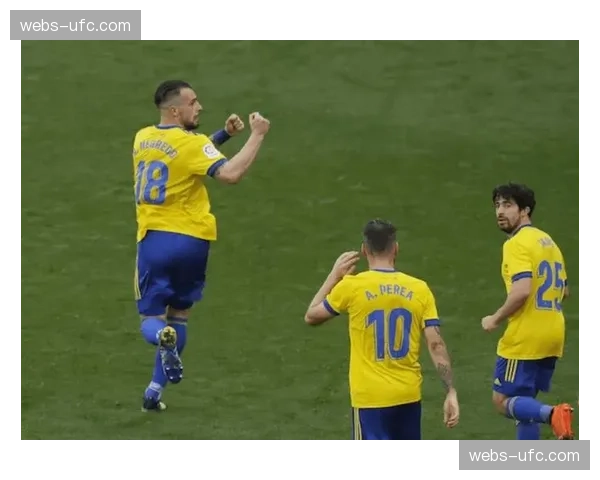 一场跌宕的保级大战：格拉纳达3-2绝杀阿拉维斯，收获关键三分。