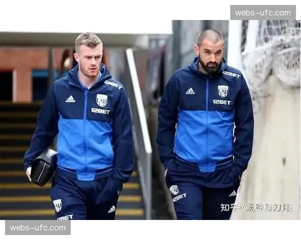 特写：在塞维利亚的“西甲技术体验馆”，青少年通过VR设备扮演球队经理