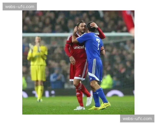 NCAA比赛现场上演浪漫求婚，全场观众欢呼