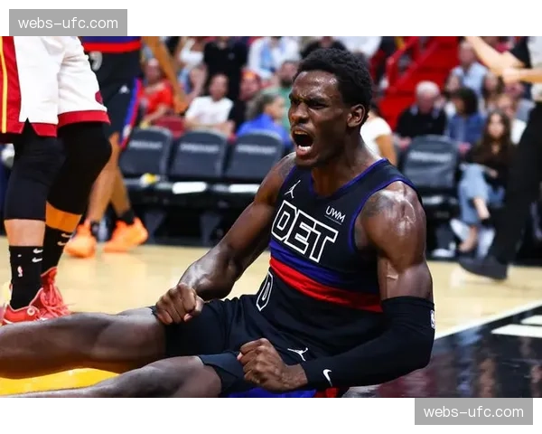 活塞中锋杜伦高效砍下31分9篮板，引领球队取胜